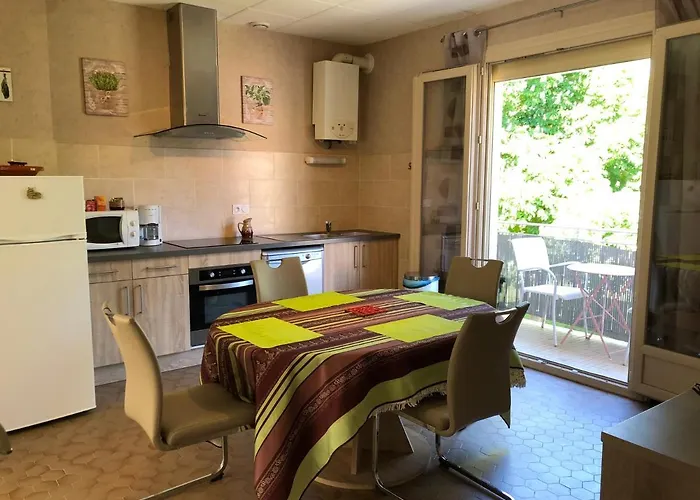 Jaures بيت للعطل *