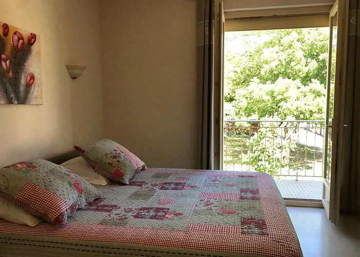 Jaures بيت للعطل *